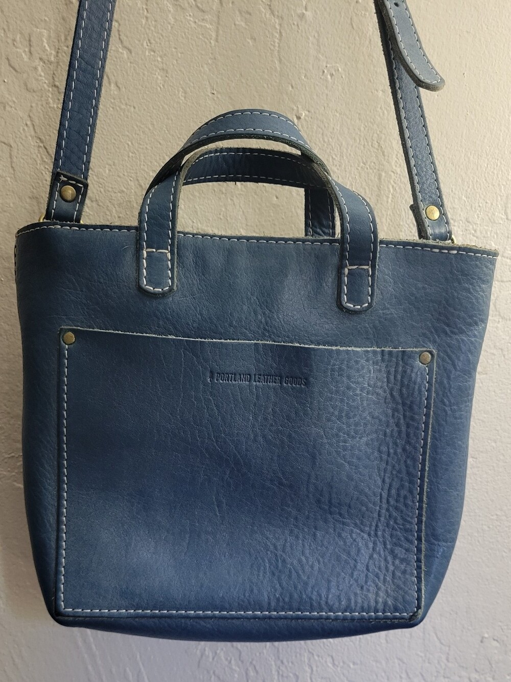 PLG Portland Leather Goods Original Indigo Mini-Crossbody Zip With Strap 💙